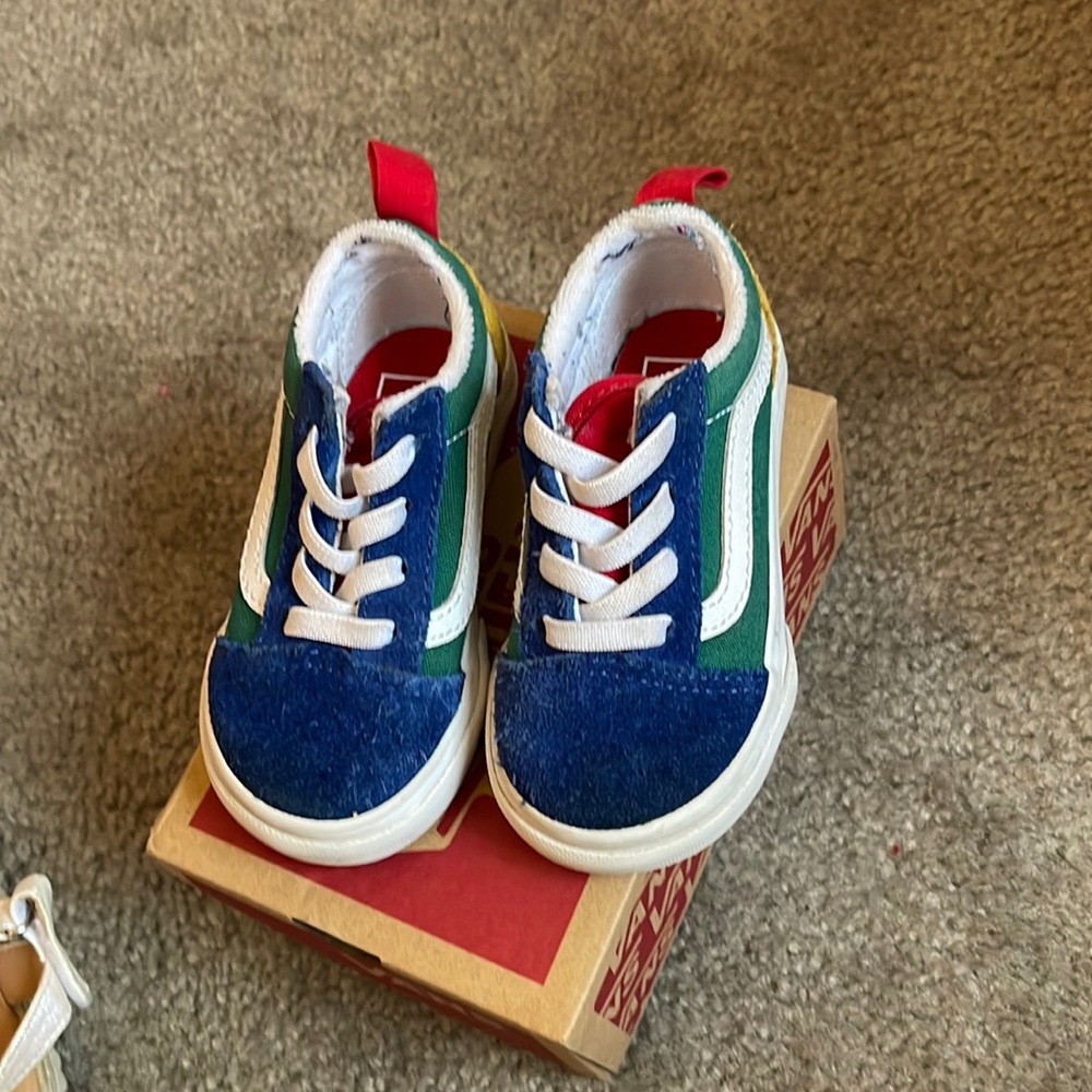 Gently worn , off the wall vans Toodler sneaker